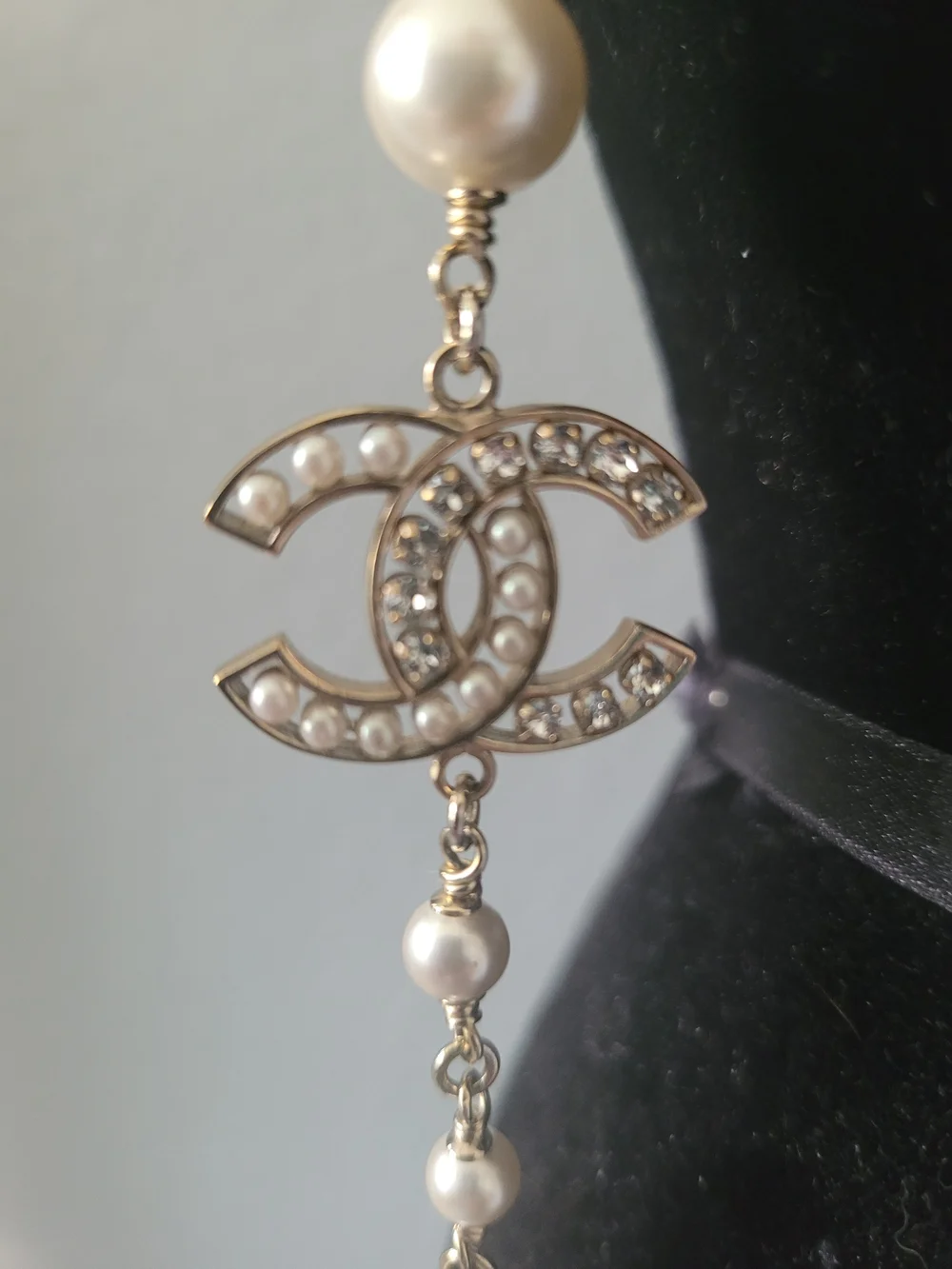 Authentic Chanel Pearl Beaded Long Necklace with Gold-Tone Accents - Picture 2 of 7